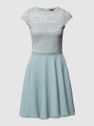 Swing Cocktailkleid mit Taillenpasse in Mint, Größe 44