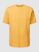 MCNEAL T-Shirt mit Knopfleiste in Dunkelgelb, Größe M