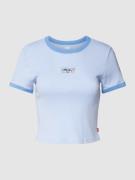 Levi's® Cropped T-Shirt mit Motiv-Patch in Hellblau, Größe S