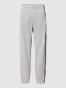 CHAMPION Sweatpants mit Label-Stitching Modell 'Rochester' in Hellgrau...