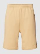 Lacoste Regular Fit Shorts mit elastischem Bund in Beige, Größe S