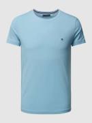 Tommy Hilfiger Slim Fit T-Shirt mit Logo-Stitching in Hellblau, Größe ...
