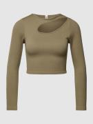 Only Cropped Longsleeve mit Cut Out Modell 'GWEN' in Oliv, Größe M