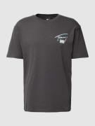 Tommy Jeans T-Shirt mit Label-Print in Anthrazit, Größe S