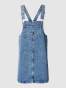 Tommy Jeans Jeanskleid mit Label-Patch Modell 'PINAFORE' in Jeansblau,...