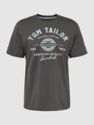 Tom Tailor T-Shirt mit Label-Print in Mittelgrau, Größe M