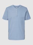 Tom Tailor T-Shirt mit kurzer Knopfleiste in Hellblau, Größe S
