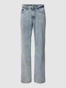 URBAN CLASSICS Loose Fit Jeans mit Logo-Patch in Hellblau, Größe 29/32