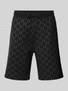 Karl Lagerfeld Regular Fit Sweatshorts mit Allover-Label-Print in Blac...