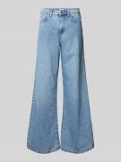 Gina Tricot Super Wide Flared Jeans im 5-Pocket-Design in Jeansblau, G...