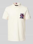 Tommy Hilfiger Regular Fit Poloshirt mit Label-Badge in Beige, Größe S