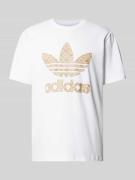 adidas Originals T-Shirt mit Label-Print in Weiss, Größe L