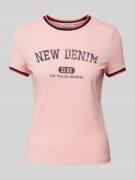 Tom Tailor Denim T-Shirt mit Statement-Label-Print in Rosa, Größe XS