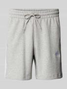 ADIDAS SPORTSWEAR Sweatshorts mit Label-Stitching in Hellgrau Melange,...