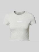 Review Cropped T-Shirt mit Label-Print in Hellgrau Melange, Größe XS