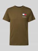 Tommy Jeans Slim Fit T-Shirt mit Label-Print in Oliv, Größe S