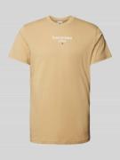 Tommy Jeans T-Shirt mit Label-Print in Sand, Größe S
