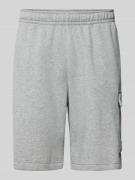 Nike Sweatshorts mit Label-Stitching in Weiss, Größe L