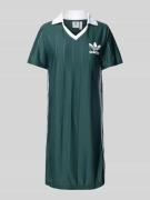 adidas Originals Knielanges Kleid mit Umlegekragen und V-Ausschnitt in...