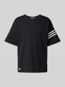 adidas Originals T-Shirt mit Kontraststreifen in Black, Größe L