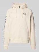 EA7 Emporio Armani Sweatjacke mit Logo-Prints und Kapuze in Offwhite, ...