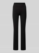 Gina Tricot Flared Cut Stoffhose mit elastischem Bund in Black, Größe ...