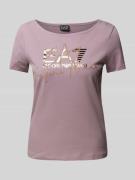 EA7 Emporio Armani T-Shirt mit Label-Print und -Stitching in Mauve, Gr...