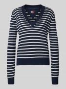 Tommy Jeans Pullover mit V-Ausschnitt und Logo-Stitching in Dunkelblau...