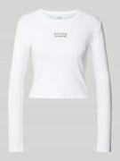 Levi's® Cropped Longsleeve mit Label-Detail in Weiss, Größe L