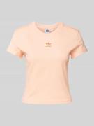 adidas Originals Slim Fit T-Shirt mit Logo-Stitching in Rosa, Größe L