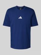 ADIDAS SPORTSWEAR T-Shirt mit Label-Print in Marine, Größe L