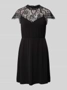 Vero Moda Tailliertes Minikleid mit Spitzenbesatz Modell 'MILLA' in Bl...