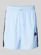 ADIDAS SPORTSWEAR Regular Fit Shorts mit Logo-Stitching in Bleu, Größe...