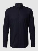 BOSS Regular Fit Businesshemd mit extra langem Arm in Marine, Größe 41...