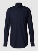 BOSS Slim Fit Businesshemd mit extra langem Arm in Marine, Größe 39L