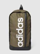 adidas Originals Rucksack mit Label-Print in Oliv, Größe 1