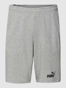 PUMA PERFORMANCE Sweatshorts mit Label-Print Modell 'ESS' in Mittelgra...