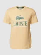 Lacoste T-Shirt mit Label-Print in Beige, Größe L