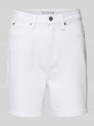 Tommy Hilfiger Jeansshorts in unifarbenem Design mit Label-Detail in W...