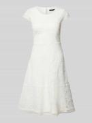 comma Knielanges Kleid mit Häkelspitze in Offwhite, Größe 40