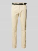 Lindbergh Classic Stretch Fit Chino mit Gürtel in Sand, Größe 33/34