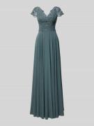 Luxuar Abendkleid mit Spitzenbesatz in Gruen, Größe 42
