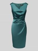 Vera Mont Knielanges Cocktailkleid mit Raffungen in Smaragd, Größe 48