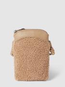 Seidenfelt Umhängetasche mit Teddyfell Modell 'Hellvi' in Camel, Größe...