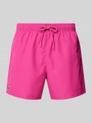 Lacoste Regular Fit Badeshorts mit Logo-Badge in Pink, Größe L