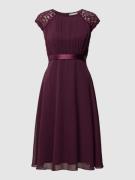 Christian Berg Cocktail Cocktailkleid mit Spitzenbesatz in Aubergine, ...