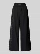 CHAMPION Wide Leg Trackpants mit Galonstreifen in Black, Größe M