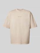 Pegador Boxy Fit T-Shirt mit Label-Stitching in Beige, Größe L