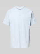 adidas Originals T-Shirt mit geripptem Rundhalsausschnitt in Hellblau,...