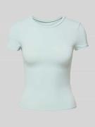 Review Slim Fit T-Shirt mit gummiertem Label Print in Bleu, Größe L